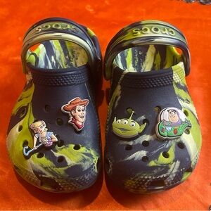 Crocs iconic comfort waterproof green/blue kids clogs C8 Toy Story theme.